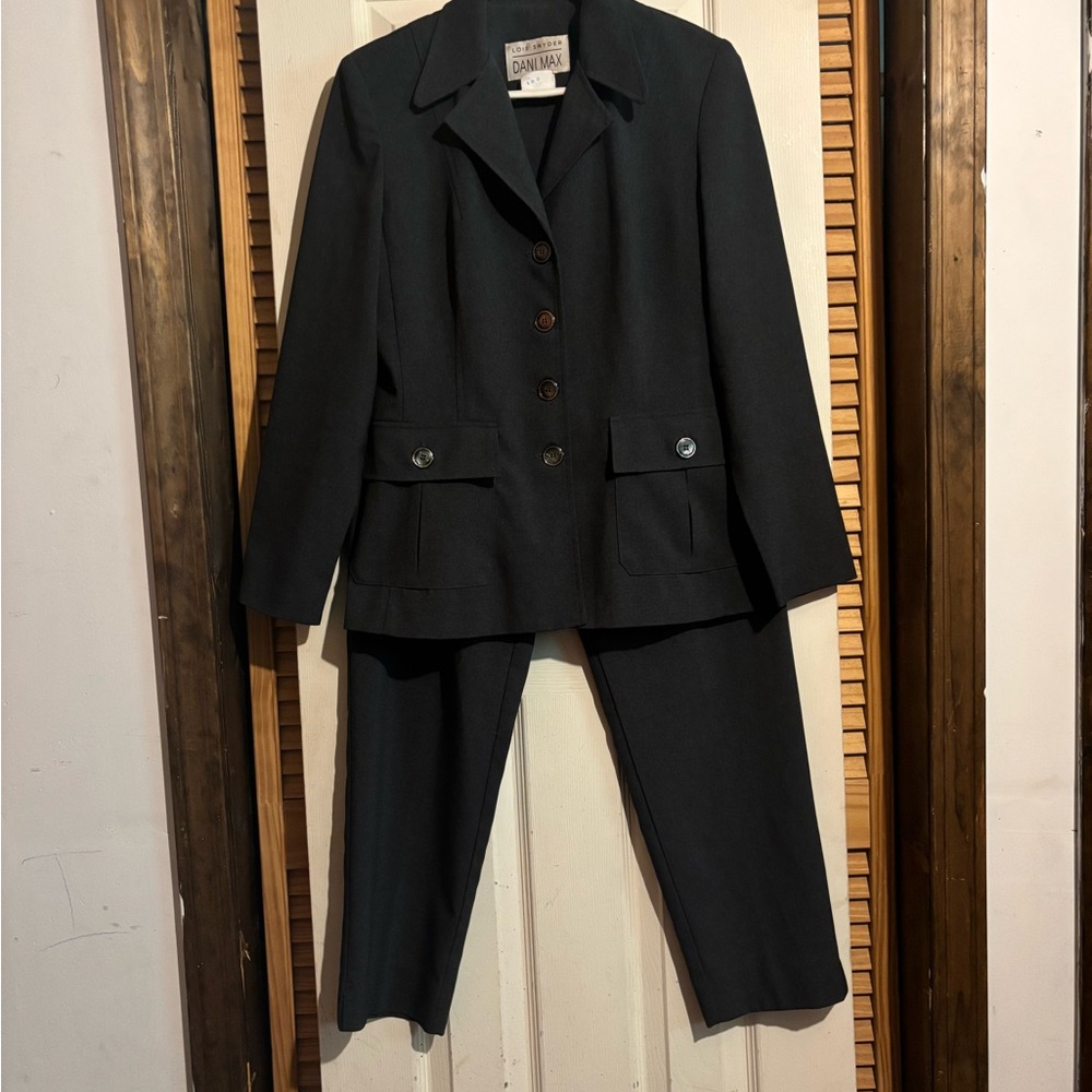 🐾 Gray Blazer and Pants Lois Snyder Suit: Size 6 🐾